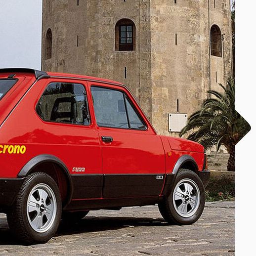 Heckansicht eines roten SEAT Fura Crono von 1982.
