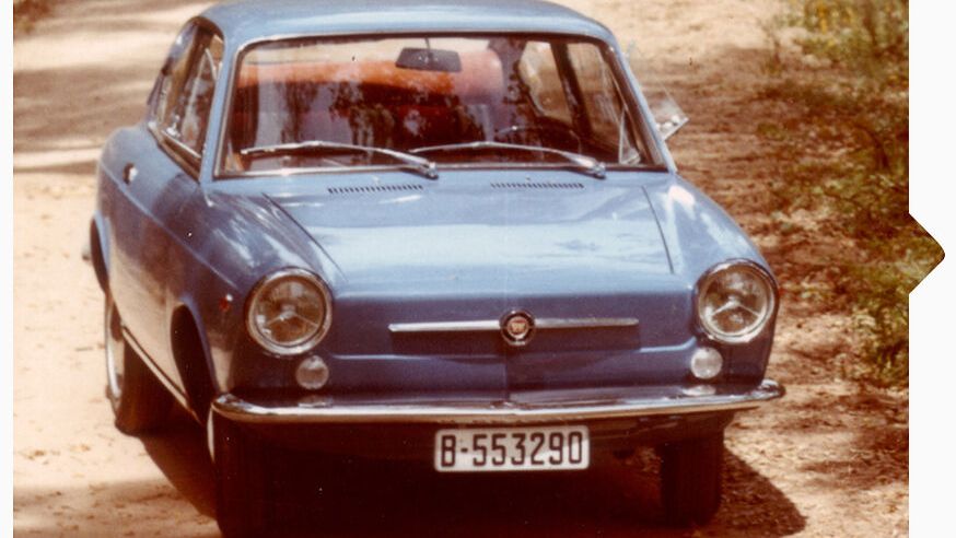 Ein blaues SEAT Modell aus dem Jahr 1965.