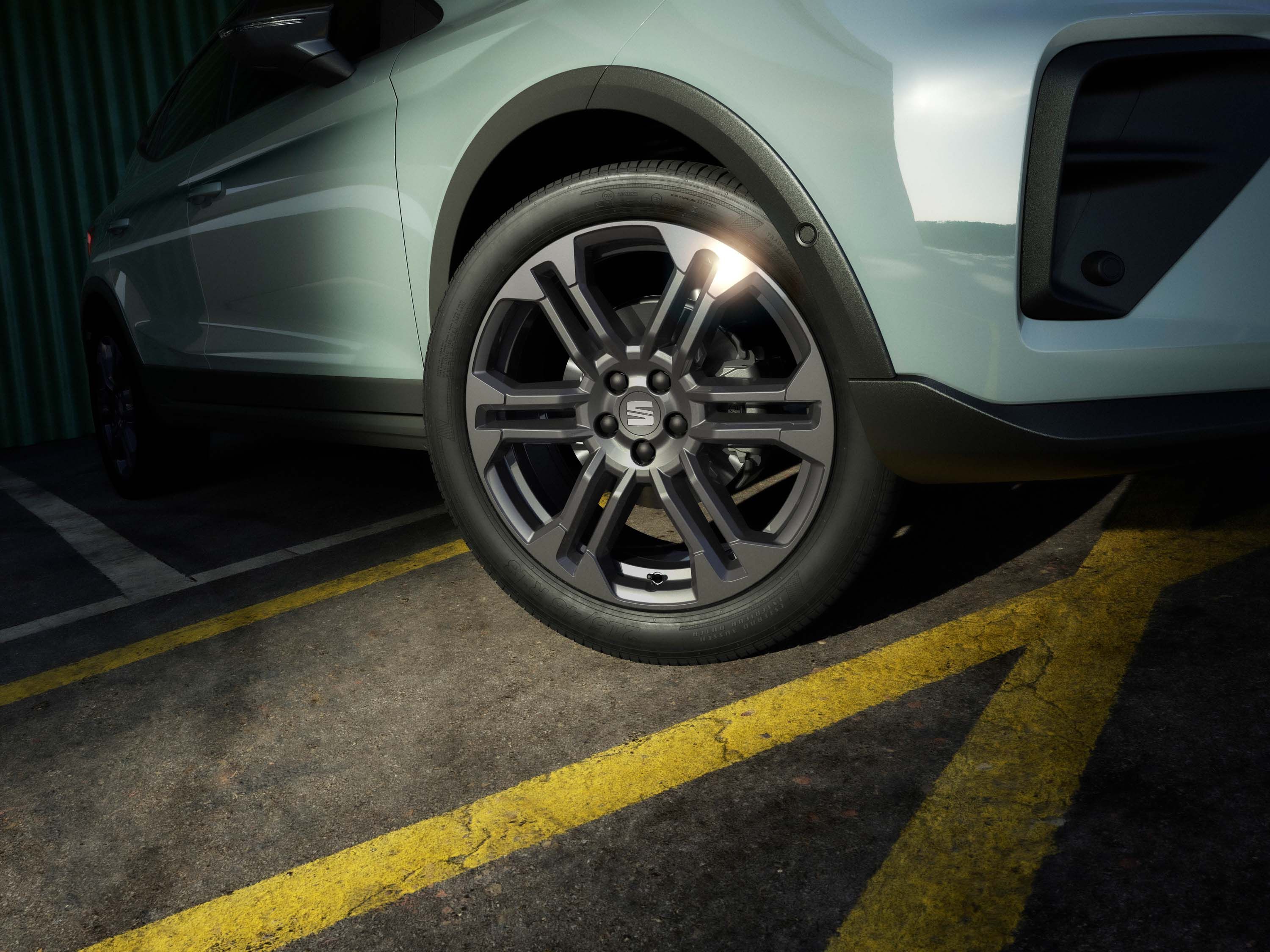 Nahaufnahme der 18-Zoll Performance Leichtmetallfelgen des SEAT Arona