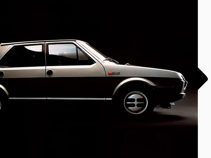 Der SEAT Ritmo in Seitenansicht aus dem Jahr 1979.